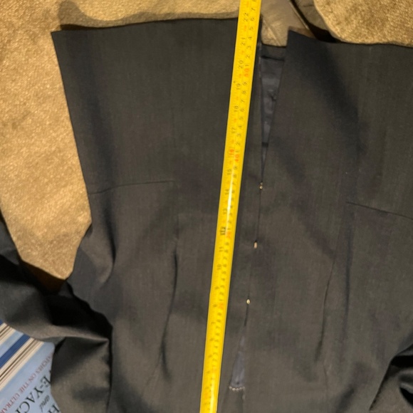 Classic Hugo Boss Pants Suit Perfect for Office - Size U.S. 12 - Picture 16 of 16